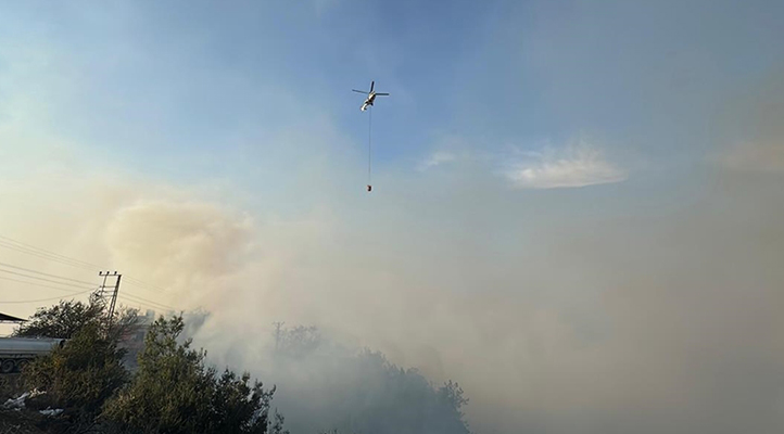 Hatay’da çıkan orman yangını söndürülmeye çalışılıyor