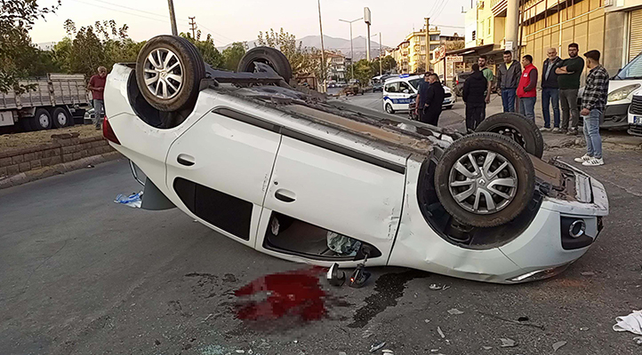 Nazilli’de 2 otomobil çarpıştı: 2 yaralı