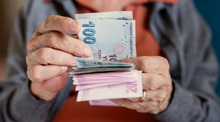 Son dakika! Emekli bayram ikramiyesi 4 bin TL oldu
