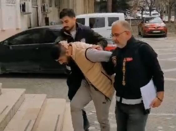 Konya’da polisin dur ihtarına uymayan aranan şahıs cezaevine gönderildi