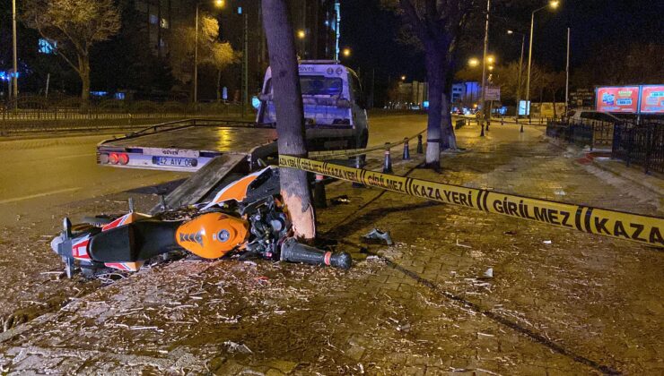 Konya’da kontrolden çıkan motosiklet ağaca çarptı: 1’i ağır 2 yaralı