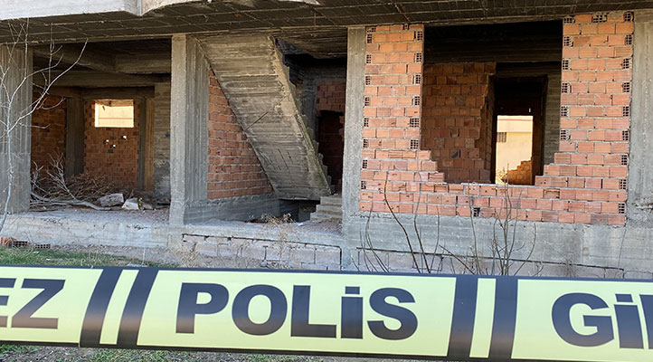 Konya’da günlerdir evine gitmeyen genç inşaatın bodrumunda ölü bulundu