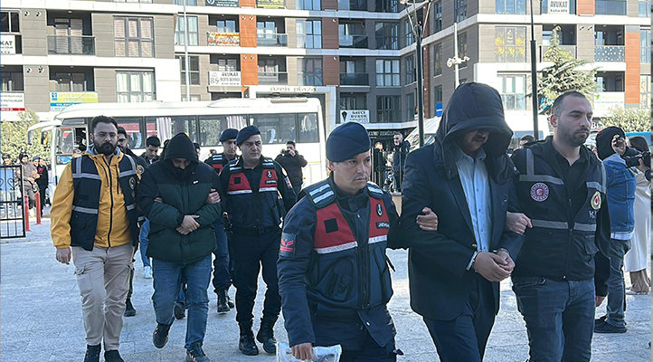 Kapıkule’de rüşvet operasyonunda gözaltına alınan 38 gümrük muhafaza memuru adliyede