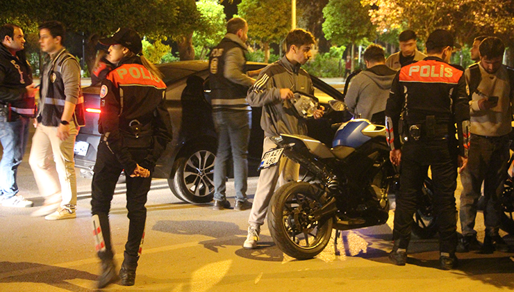 Adana’da bin 228 polisin katıldığı denetlemelerde aranan 93 kişi yakalandı