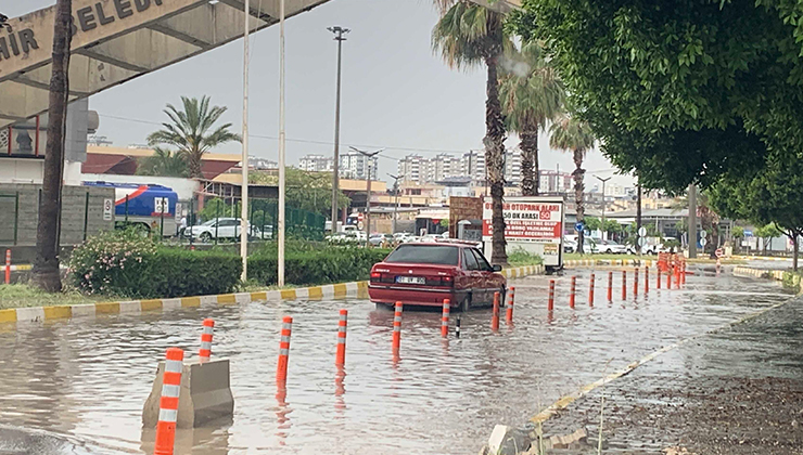 Adana’da sağanak sele neden oldu