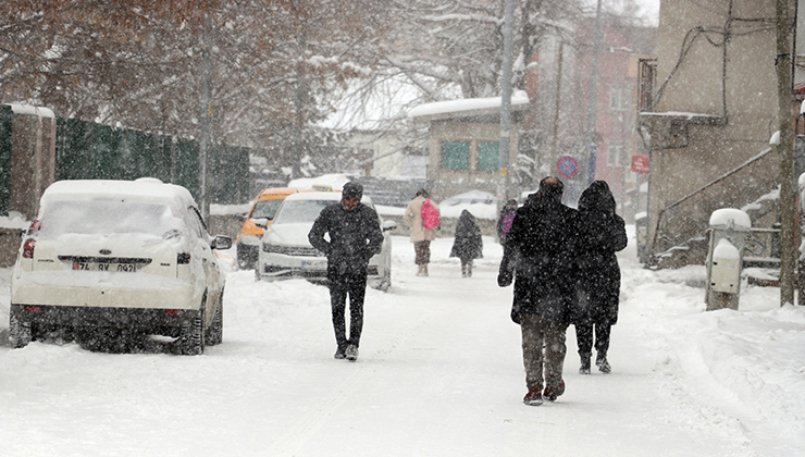 Ağrı ve Kastamonu’da eğitime kar engeli