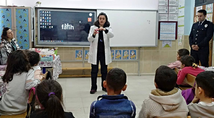 Ahırlı’da öğrencilere ağız ve diş sağlığı taraması yapıldı