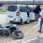 Aksaray’da motosikletle hafifi ticari araç çarpıştı