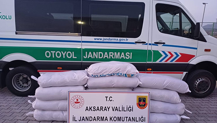 Aksaray’daki üç yolcu otobüsünde 1 ton kaçak tütün çıktı