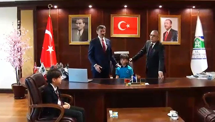 Bahçelievler Belediyesi’nde 23 Nisan töreni sırasında depreme yakalandılar