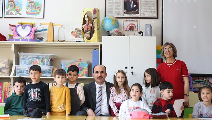 Başkan Altay NEÜ ve Mehmet Beğen Ortaokulu’nda öğrencilerle bir araya geldi