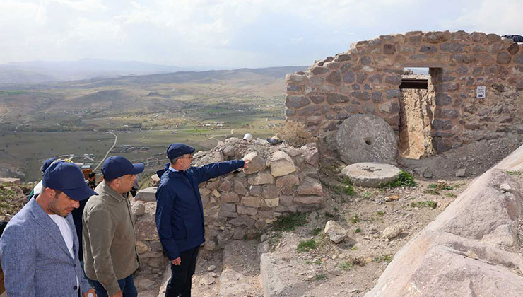 Başkan Pekyatırmacı, Gevale Kalesi’nde restorasyon çalışmalarını yerinde inceledi