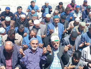 Beyşehir’de çiftçiler yağmur duasına çıktı