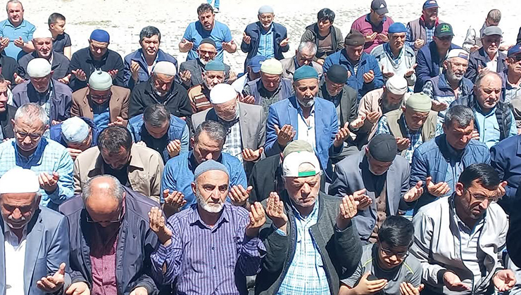 Beyşehir’de çiftçiler yağmur duasına çıktı