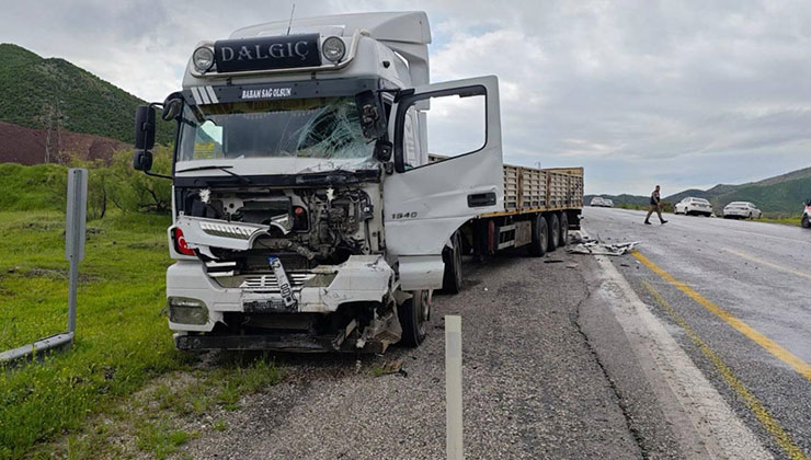 Bitlis’te tır ile minibüs çarpıştı: 1 ölü, 2 yaralı