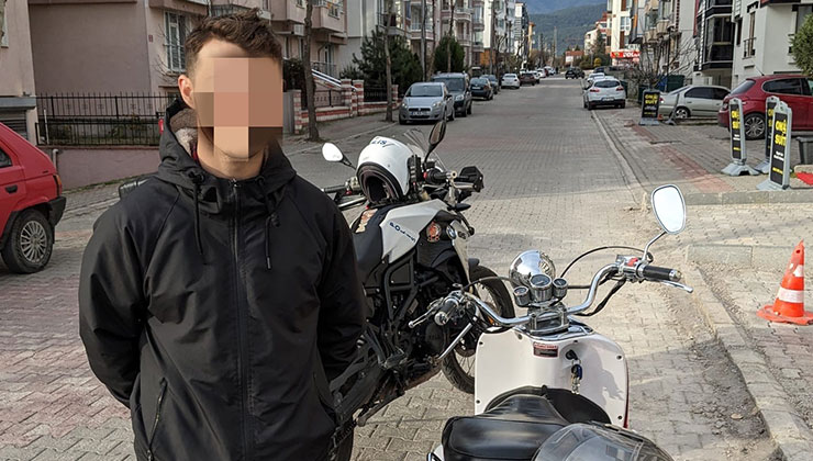 Bolu’da motosiklet plakasını boyayarak değiştiren uyanık sürücü ekiplerin gözünden kaçmadı