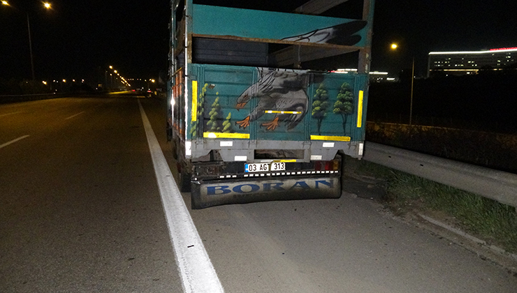 Bursa’da önce kamyonete ardından bariyerlere çarpan motosiklet sürücüsü hayatını kaybetti
