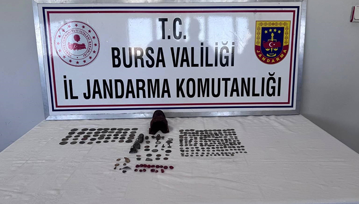 Bursa’da şüphe üzerine durdurulan araçtan tarihi eser ele geçirildi, 2 gözaltı