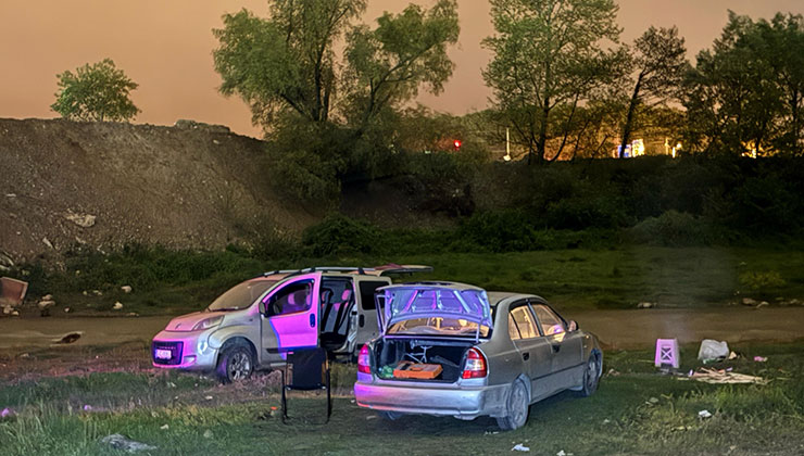 Dere kenarında çıkan kavgada biri emekli polis, iki kişi silahla vurularak yaralandı