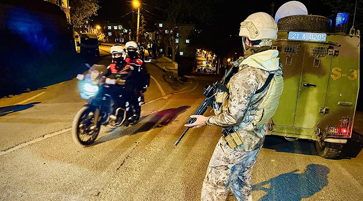 Diyarbakır’da 300 polisin katılımıyla “Narko Hançer” uygulaması yapıldı