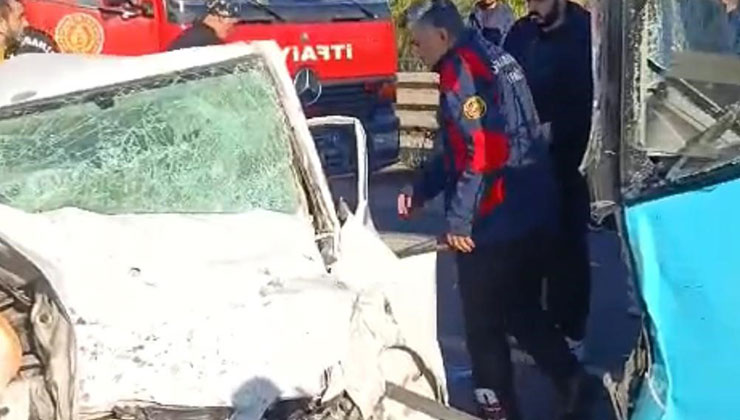 Diyarbakır’da otomobil ile belediye otobüsü çarpıştı: 1 ölü, 4 yaralı