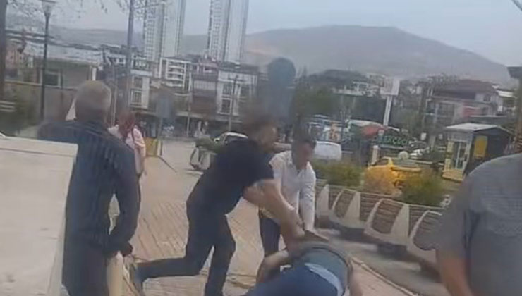 Elazığ’da adliye önünde gruplar birbirine girdi