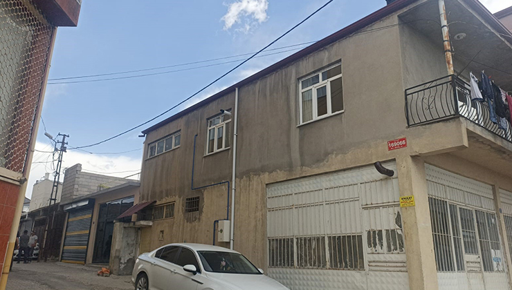 Ev taksiti için biriktirilen altın ve para çalındı