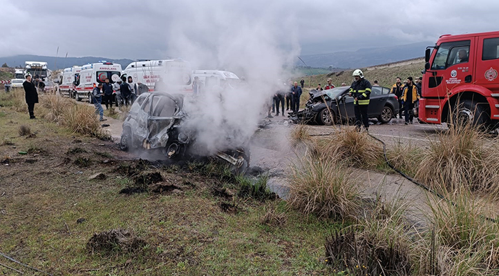 Gaziantep’te otomobille hafif ticari araç çarpıştı: 2 ölü, 2 yaralı