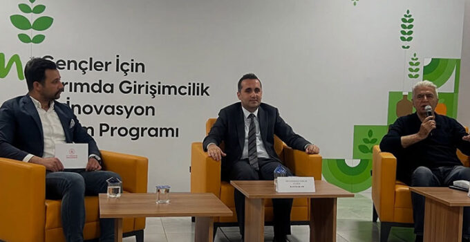 Hüyük’teki kampta gençler tarımı öğreniyor
