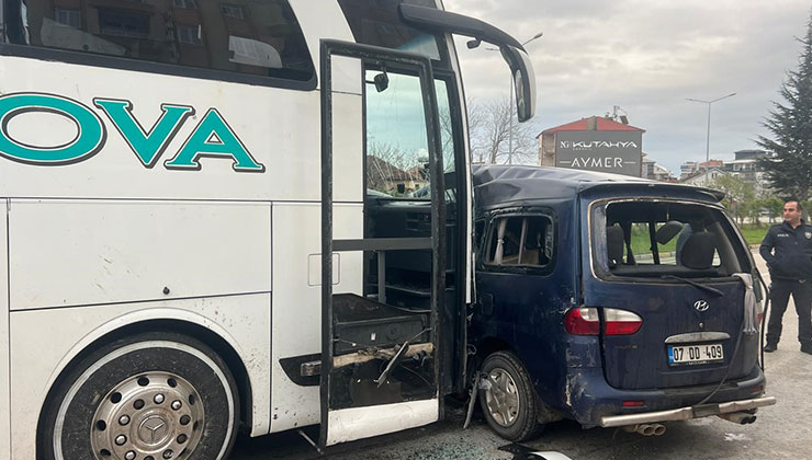 Isparta’da yolcu otobüsüyle hafif ticari araç çarpıştı: 1 ölü, 2 yaralı