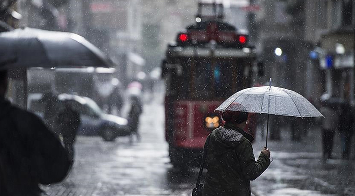 İstanbul’da sağanak ve fırtına etkili oluyor
