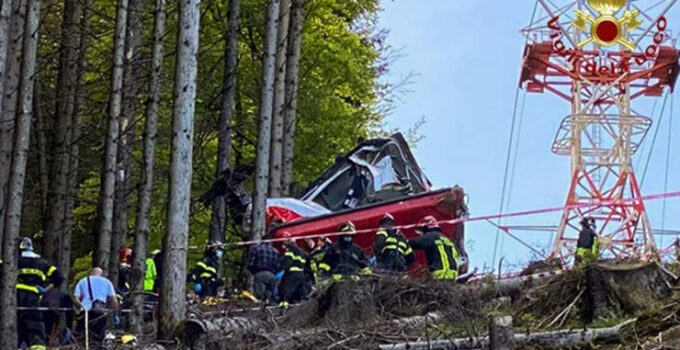 İtalya’da teleferik kabini düştü: 4 ölü