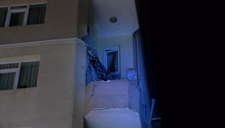 Kadıköy’de 6 katlı binanın 5’inci katındaki balkon çöktü; bina tahliye edildi