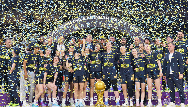 Kadınlar Basketbol Süper Ligi Şampiyonu Fenerbahçe, kupasını aldı