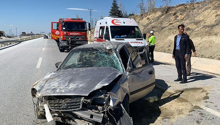 Karaman’da kontrolden çıkan otomobil takla attı: 2 yaralı