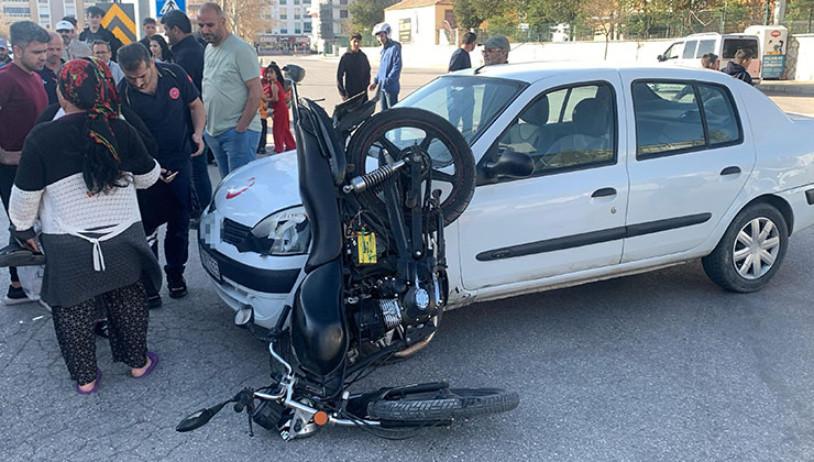 Karaman’da otomobille çarpışan motosiklet sürücüsü yaralandı