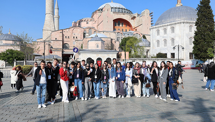 Konya Büyükşehir’den lise öğrencilerine günübirlik İstanbul gezisi