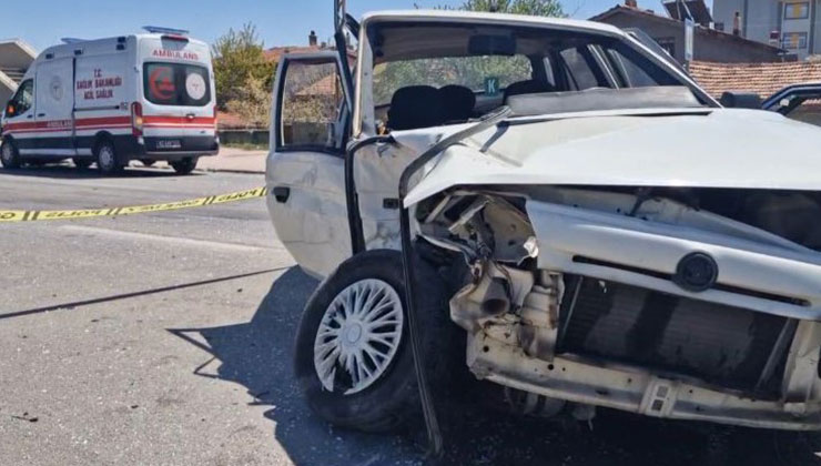 Konya’da hasta taşıyan ambulans ile otomobil çarpıştı: 2 yaralı