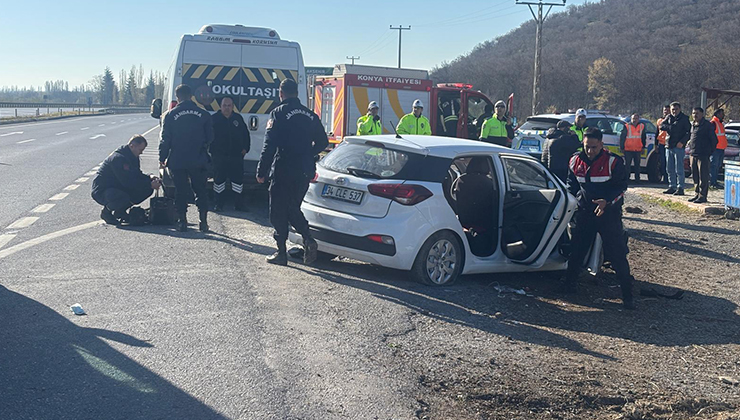 Konya’da otomobilin öğrenci servisine çarpmasıyla 5 kişi yaralandı