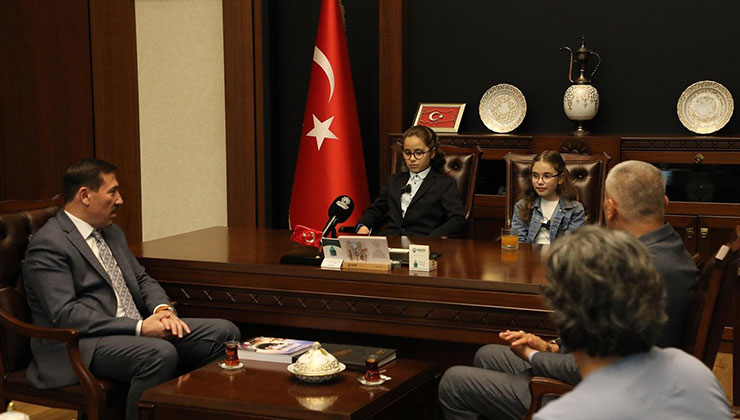 Küçük başkanlardan büyük mesaj: Dünya çocukları için barış