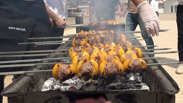 Mangallar yakıldı, muşmulanın da kebabı yapıldı