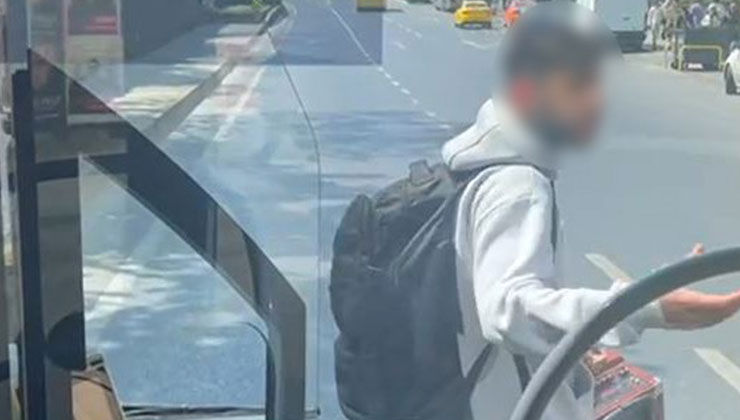 Mecidiyeköy’de yolun ortasında otobüse binmek isteyen yolcu ortalığı birbirine kattı