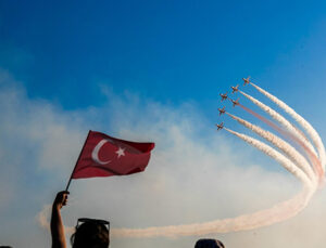 Mersin’de Türk Yıldızları’ndan muhteşem gösteri