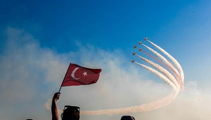 Mersin’de Türk Yıldızları’ndan muhteşem gösteri