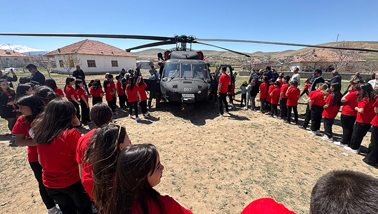 Milli Savunma Bakanlığı, Konyalı öğrencilerin helikopter görme hayalini gerçeğe dönüştürdü