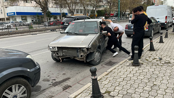 Reklam panolarına çarparak durabildi