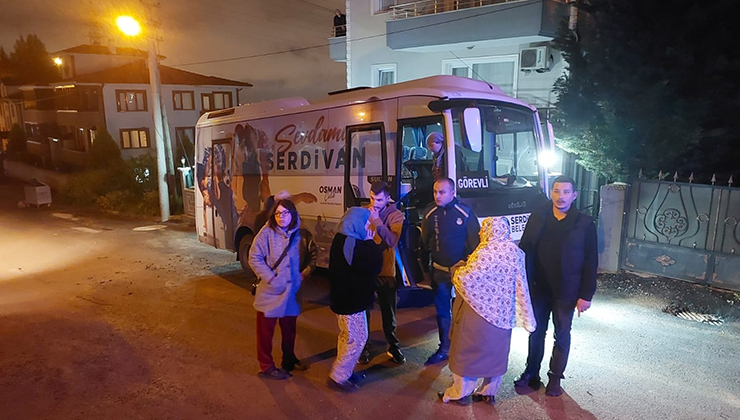 Sakarya’da çökme tehlikesi bulunan 4 katlı apartman tahliye edildi