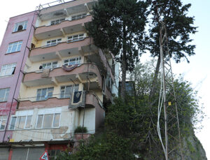 Samsun’daki heyelan bölgesinde ikinci heyelan: 5 katkı bina tedbir amaçlı tahliye edildi