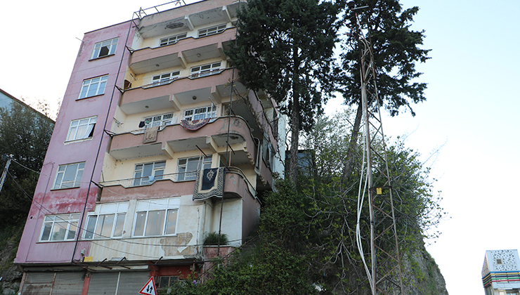 Samsun’daki heyelan bölgesinde ikinci heyelan: 5 katkı bina tedbir amaçlı tahliye edildi