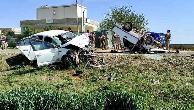 Şanlıurfa’da 2 otomobil çarpıştı; 3 ölü, 2 yaralı